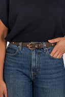 milan-hartjes-leren-riem-donkerbruin-goud-sweet-like-you-modelfoto-vooraanzicht-1