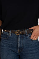milan-hartjes-leren-riem-donkerbruin-goud-sweet-like-you-modelfoto-vooraanzicht-2
