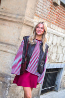 suede-crossbody-tas-met-studs-dark-burgundy-lookfoto-zijaanzicht-2