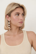 tess-gebreide-effen-tanktop-beige-sweet-like-you-modelfoto-close-up-1