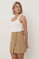 tess-gebreide-effen-tanktop-cream-sweet-like-you-modelfoto-vooraanzicht-2