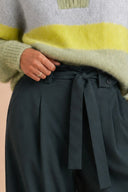 myriam-geklede-groene-wijde-broek-adoré-paris-productfoto-detail