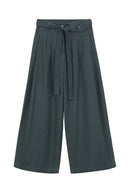 myriam-geklede-groene-wijde-broek-adoré-paris-productfoto-vooraanzicht