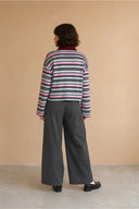 myriam-geklede-grey-grijs-wijde-broek-adoré-paris-modelfoto-achteraanzicht-1