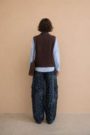 timeo-bandana-cargo-denim-jeans-broek-navy-adoré-paris-modelfoto-achteraanzicht-1