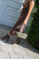 sweet-like-you-peet-suede-handtas-green-lookfoto-vooraanzicht-3