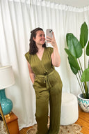 taylor-jumpsuit-khaki-suncoo-paris-model-vooraanzicht-1
