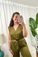 taylor-jumpsuit-khaki-suncoo-paris-model-vooraanzicht-2