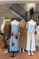 dona-korte-mantel-jas-camel-lichtbeige-suncoo-paris-etalagefoto-vooraanzicht-1