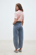 robyn-barrel-balloon-denim-jeans-blue-suncoo-paris-modelfoto-achteraanzicht-1