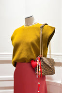 plama-mouwloze-trui-olive-green-suncoo-paris-etalagefoto-vooraanzicht-1