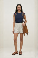 soryne-geklede-short-beige-adore-paris-modelfoto-vooraanzicht-2