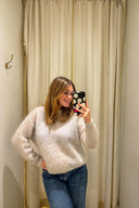 silke-mohair-trui-beige-orla-antwerpen-model-vooraanzicht-2