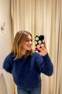 silke-mohair-trui-navy-orla-antwerpen-model-vooraanzicht-2