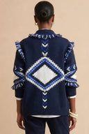 tromso-gebreide-grafische-franje-cardigan-royal-blue-blauwmix-adore-paris-modelfoto-achteraanzicht-1