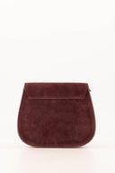 sweet-like-you-sola-suede-schoudertas-burgundy-achteraanzicht