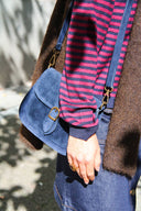sweet-like-you-sola-suede-schoudertas-dark-blue-lookfoto-vooraanzicht-2