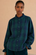 kimber-geruite-flanel-hemd-blouse-ruffelkraag-adoré-paris-modelfoto-vooraanzicht
