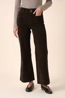 elenette-corduroy-denim-jeans-broek-sweet-like-you-chocolate-brown-chocoladebruin-modelfoto-vooraanzicht-2