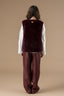 vassilissa-nepbonten-vest-mouwloos-bordeaux-adore-paris-modelfoto-achteraanzicht
