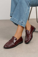 aveline-nepleren-loafers-bordeaux-sweet-like-you-modelfoto-vooraanzicht-1