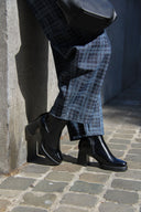 cecilia-lakleren-blokhak-laarzen-black-sweet-like-you-lookfoto-zijaanzicht-2