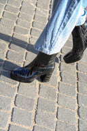 amalia-croco-nepleren-blokhak-laarzen-black-zwart-lookfoto-zijaanzicht