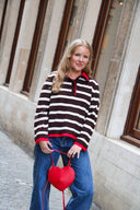 margot-gestreepte-gebreide-polo-trui-donkerbruin-rood-creme-sweet-like-you-sienna-lookfoto-vooraanzicht-3