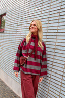 laurel-gestreepte-gebreide-oversized-trui-bordeaux-grijs-sweet-like-you-sienna-lookfoto-vooraanzicht-1