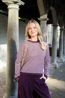 scarlett-gebreide-gestreepte-trui-bordeaux-lichtroze-sweet-like-you-sienna-lookfoto-vooraanzicht-1