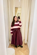 amber-gestreepte-gebreide-polo-trui-bordeaux-roze-sweet-like-you-sienna-etalagefoto-vooraanzicht-1
