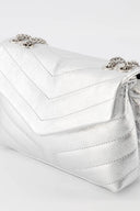 celine-metallic-chevron-schoudertas-silver-sauvage-sweet-like-you-productfoto-vooraanzicht-4