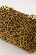 celine-luipaard-suede-chevron-schoudertas-leopard-sweet-like-you-productfoto-vooraanzicht-4