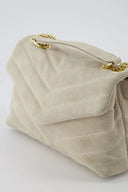 celine-suede-chevron-schoudertas-cream-sweet-like-you-productfoto-vooraanzicht-3