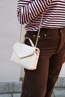 celine-suede-chevron-schoudertas-cream-sweet-like-you-lookfoto-zijaanzicht-1