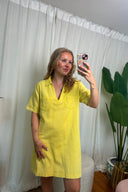 jill-denim-jeans-jurk-yellow-sweet-like-you-model-vooraanzicht-1