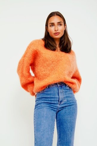 Chunky V-Neck Kid Mohair Sweater Orange Orla Antwerp