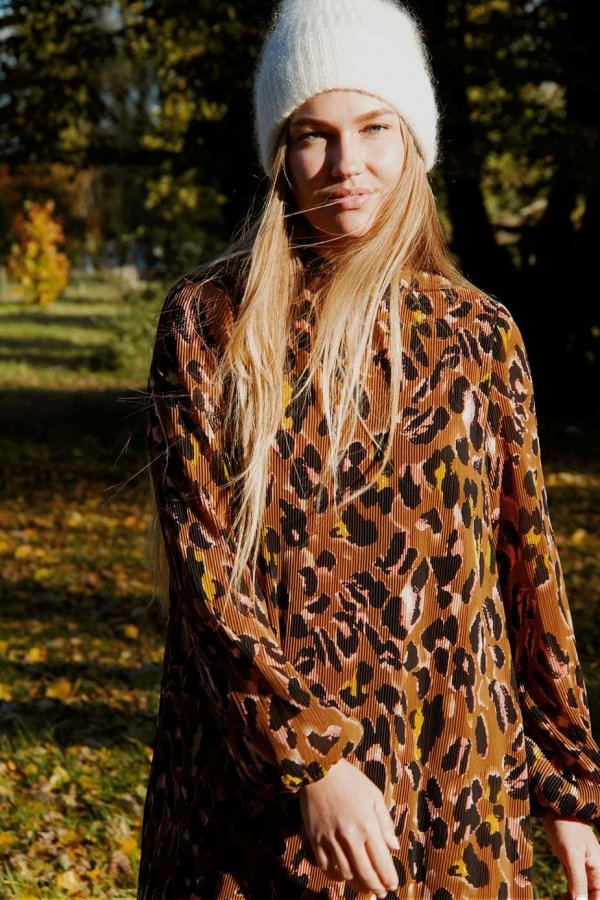 Make It Roar - Looks - Sienna Goodies